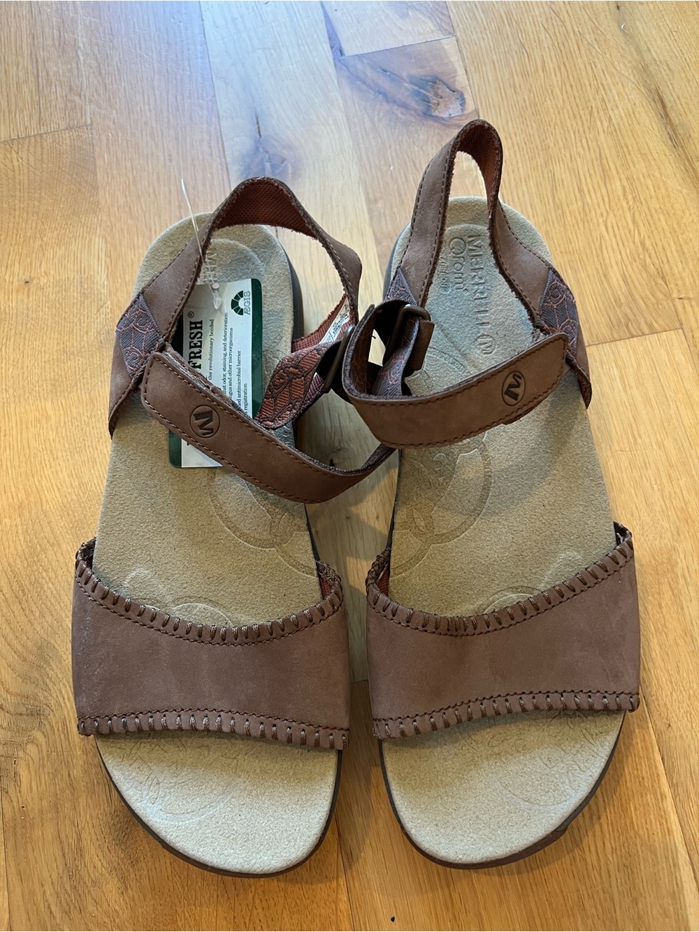New! Merrell Women Sandals Size 9
J57572 Dark Earth, Hibiscus Sandals